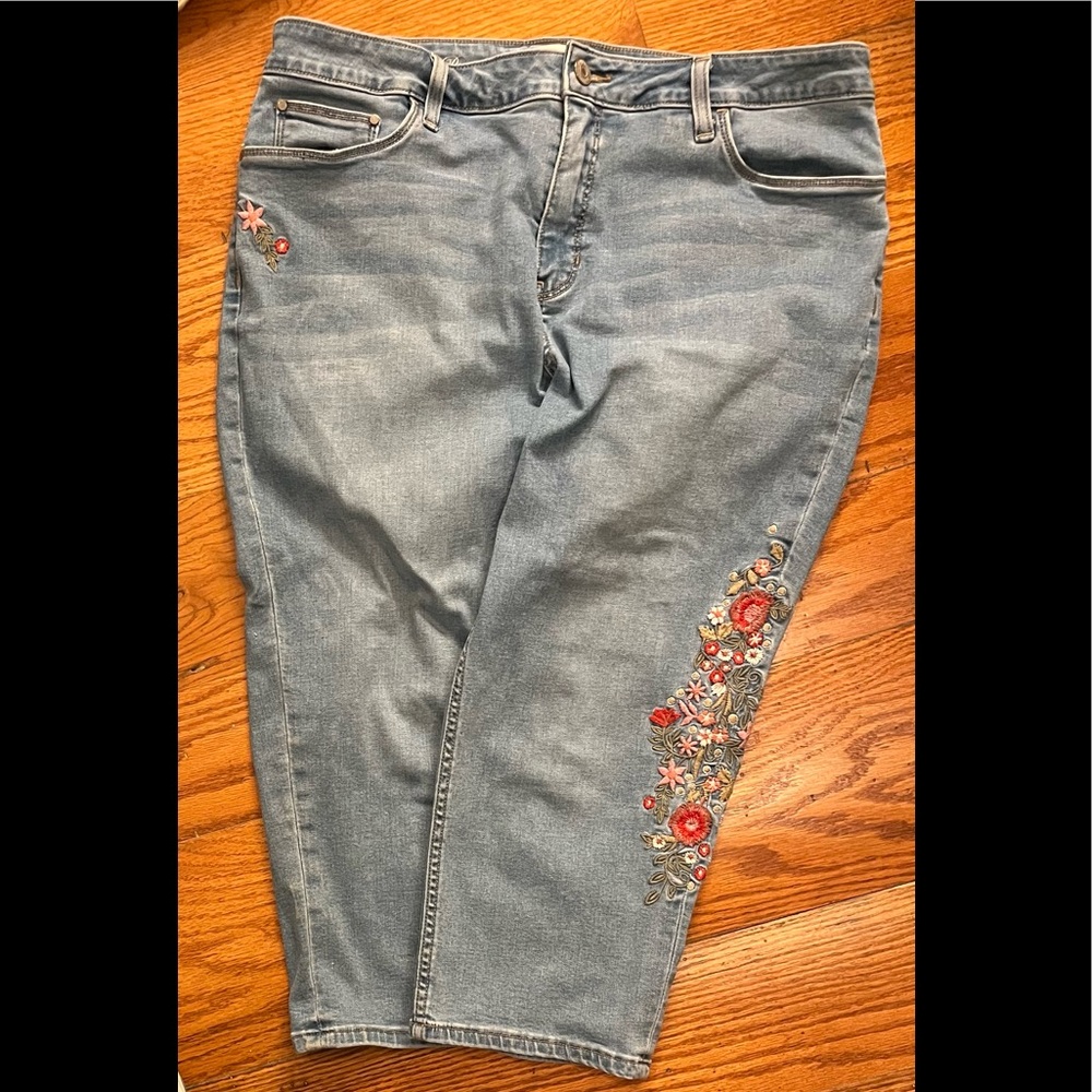 EUC Croft and Barrow Floral Jeans, Blue
